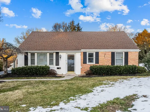 7 Longwood Dr, Wayne, PA 19087