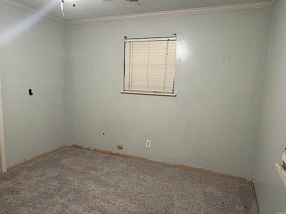 4th image of 725 Saint Regis