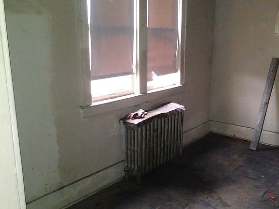 2nd image of 5025 Dubois St