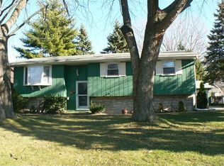 7917 Chase St, Merrillville, IN 46410