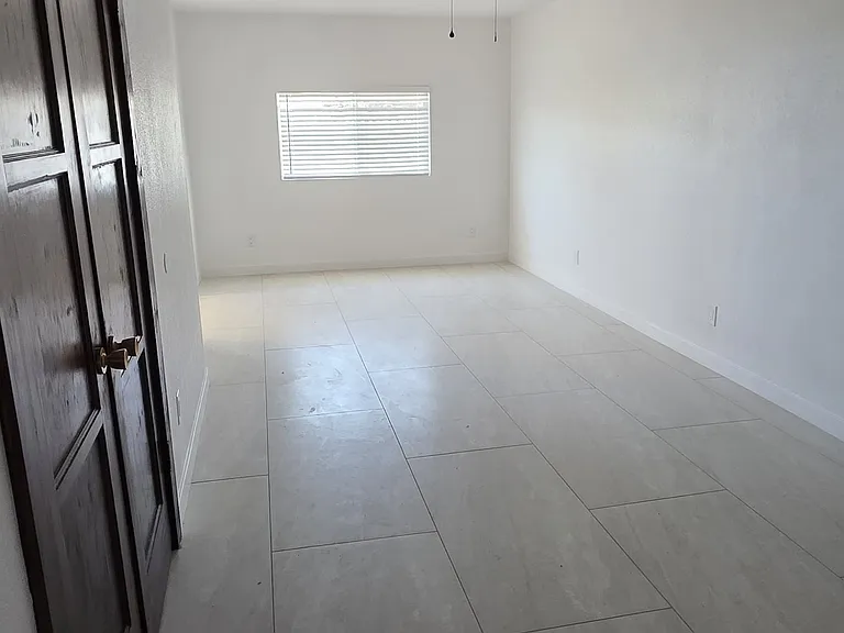 1042 Franklin Ave — Photo 3