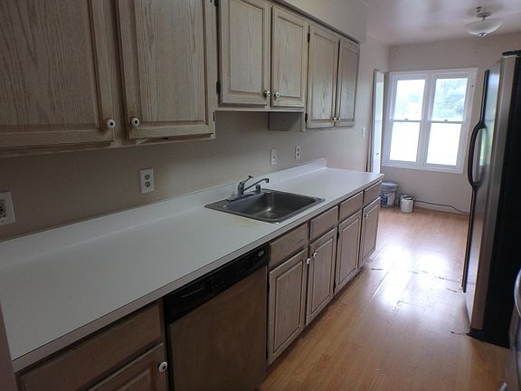 4th image of 5217 Le Parc Dr APT 7