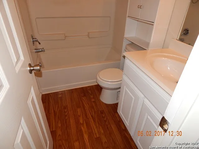2 bed, 1.0 bath, 851 sqft, $1,195 — Photo 3