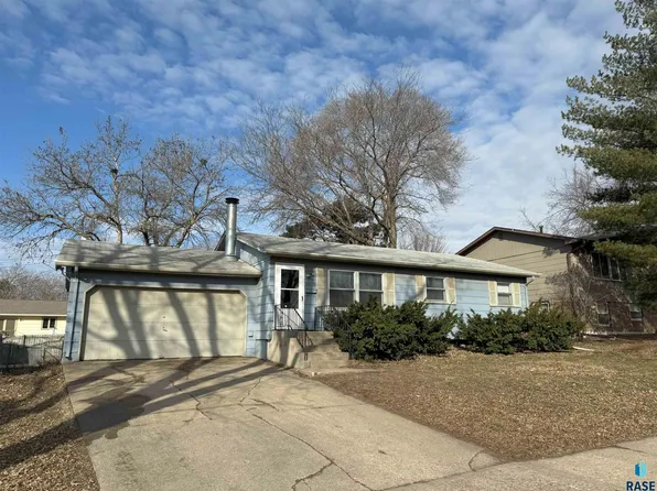 2909 S Walts Ave, Sioux Falls, SD 57105