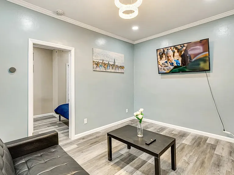 77 Laidlaw Ave #3 — Photo 6