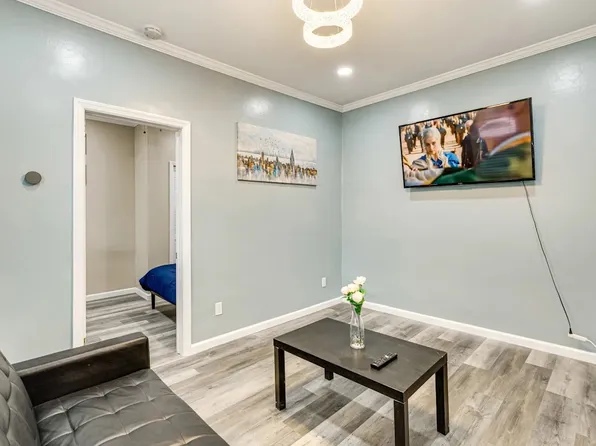 126 Oakland Ave Floor 3, Jersey City, NJ 07306