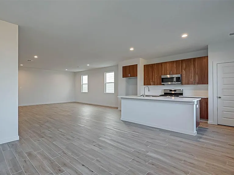 3510 Contempo Dr — Photo 8