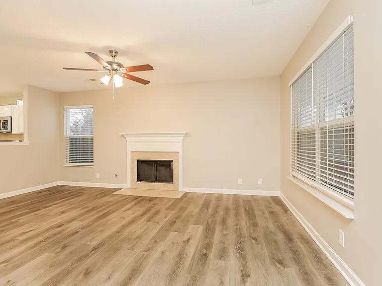 4052 Longfellow Dr — Photo 5