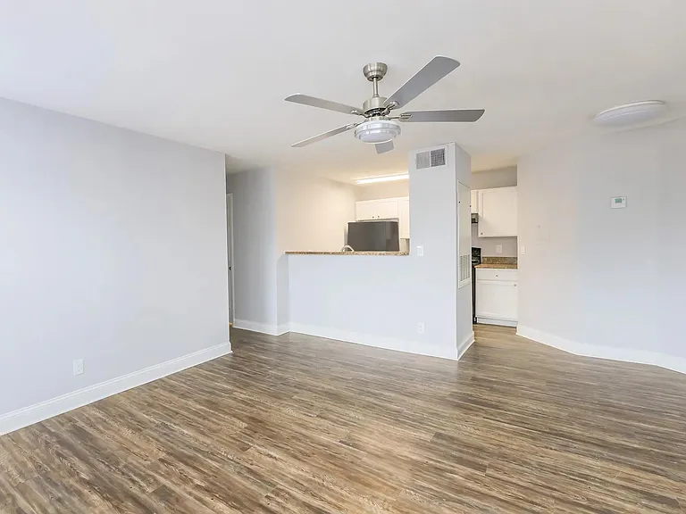 Walden Palms Apartments — Photo 18