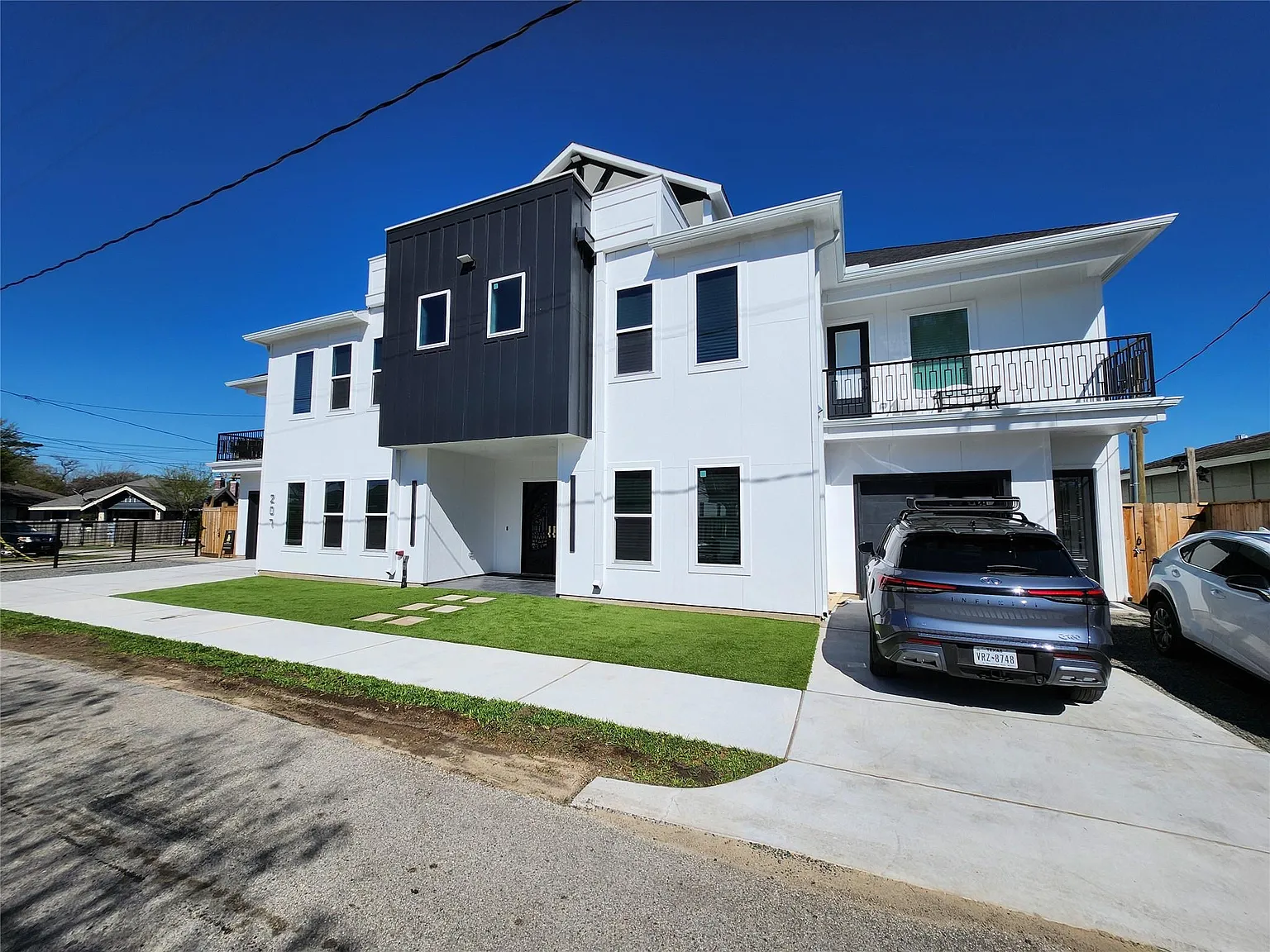 2 bed, 2.0 bath, 1230 sqft, $2,200 — Photo 2