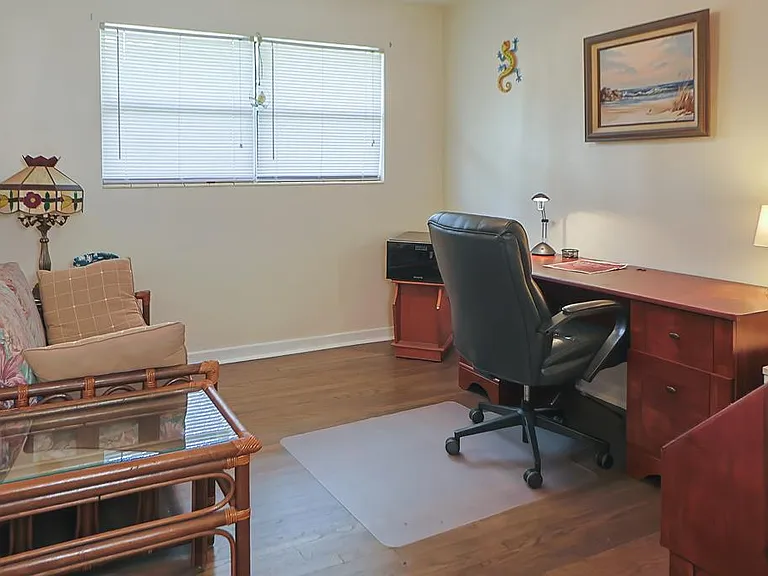 10 Barcelona Ave — Photo 26