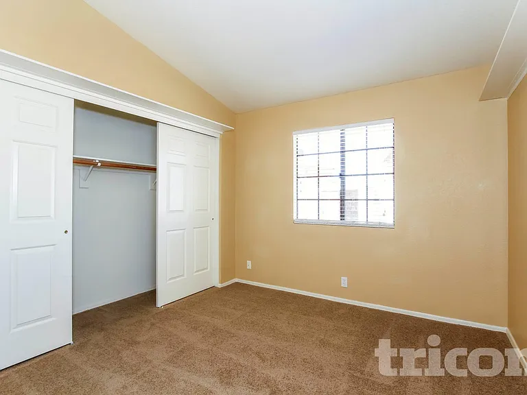 1464 E Rosemonte Dr — Photo 12