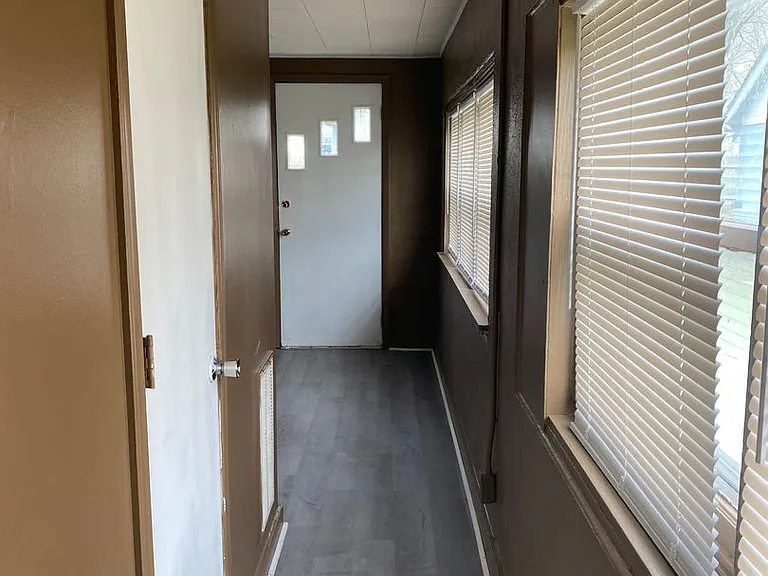 233 W School St — Photo 5
