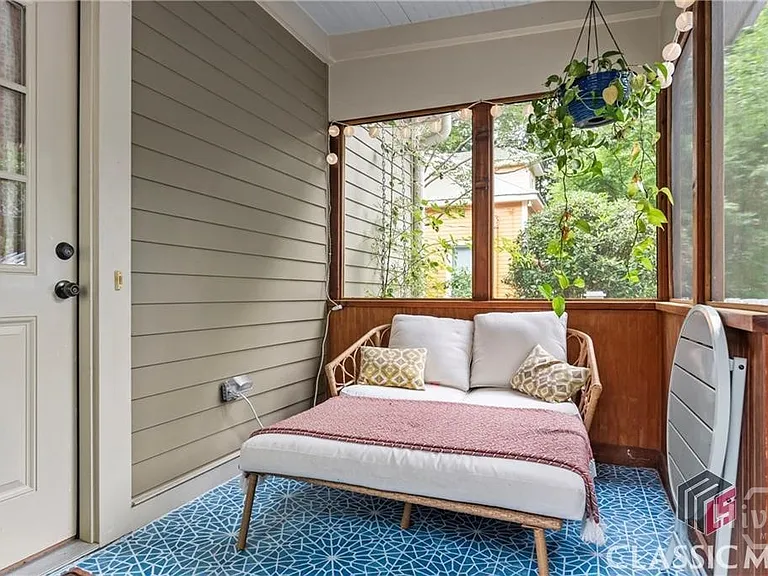 325 Lyndon Ave — Photo 19