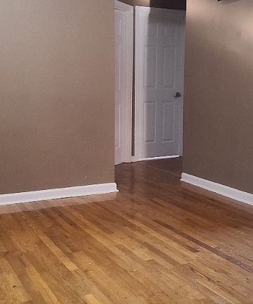 4th image of 1015 E 223rd St #2
