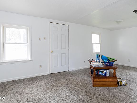 4th image of 282 Charlotte St