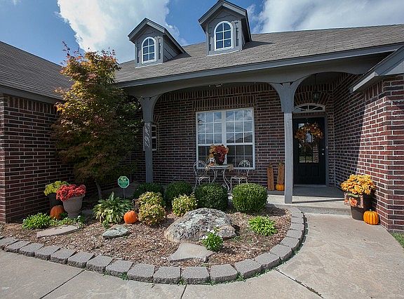 Nice porch, have a cup watch sunrise.