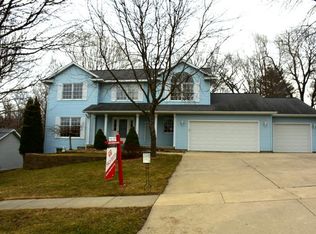 1609 Greenlefe Dr NW, Cedar Rapids, IA 52405