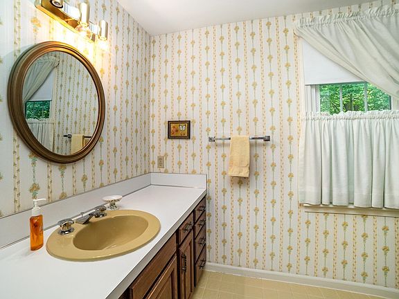 4th image of 4601 Moorland Dr