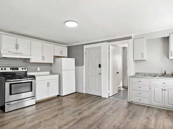 63 W Carpenter St #2F, Attleboro, MA 02703