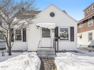 1533 Tamarack Ave NW, Grand Rapids, MI 49504