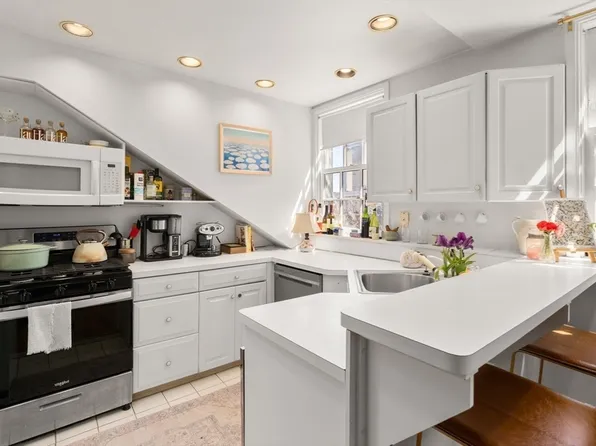 17 Bowdoin St APT 5BC, Boston, MA 02114