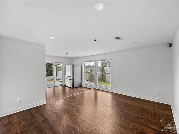 4th image of 2521 Tomlinson Rd