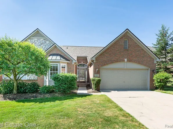 3664 Lexington Dr, Auburn Hills, MI 48326