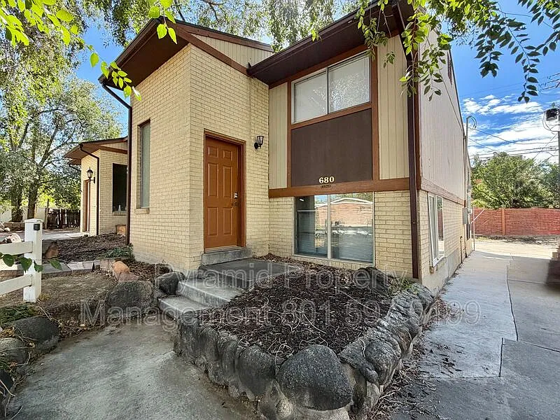 680 E Malibu Dr
