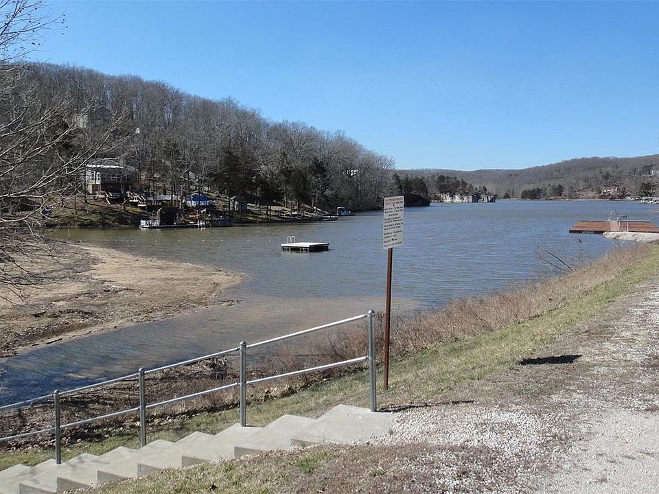 1st image of 332 Pin Oak Dr