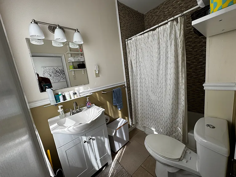 426 Tasker St — Photo 15