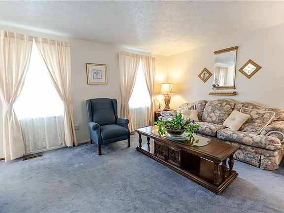 4th image of 3103 Jackpine Dr