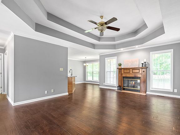 5th image of 2109 Karen Ct