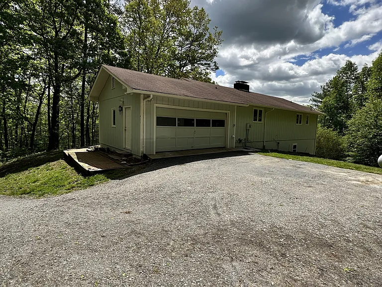411 Sharing Ln — Photo 9
