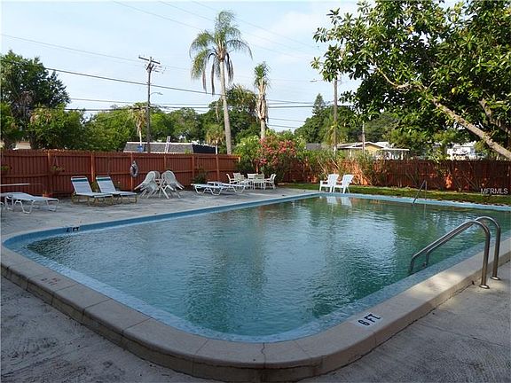 2nd image of 100 Waverly Way APT 305