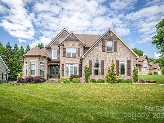2nd image of 1005 10th Avenue Dr NW