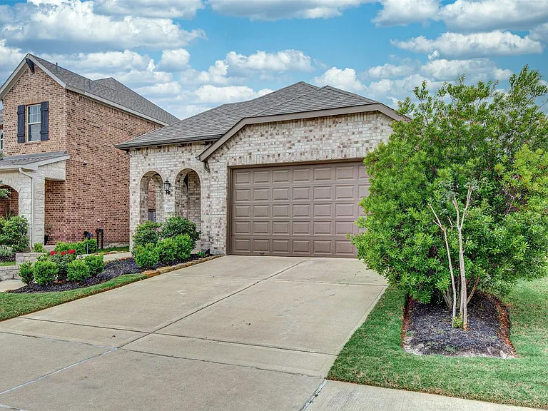 15211 Stuart Bat Cave Ln — Photo 2