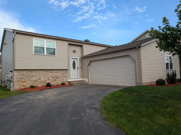 4571 Roundtree Rd, Hamburg, NY 14075
