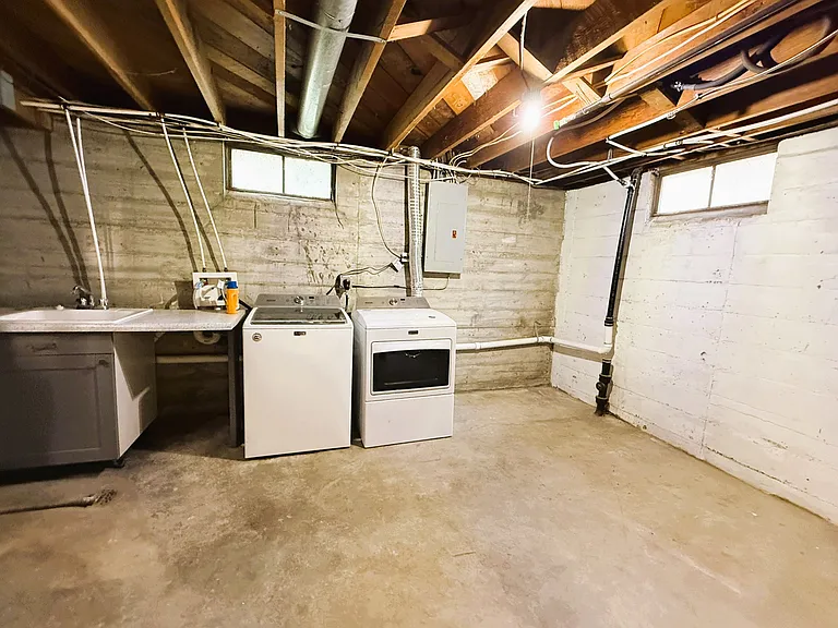2037 S Laura Ave — Photo 19