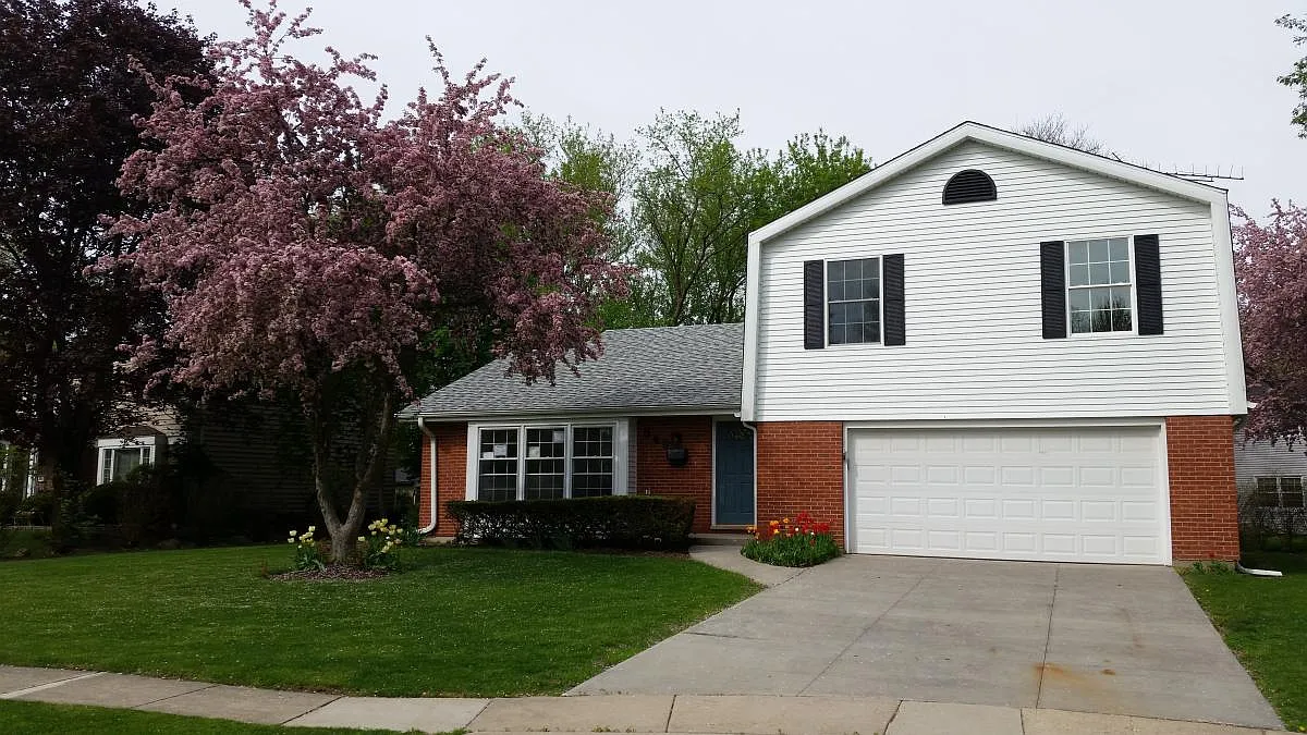 849 Warwick Ln photo 1