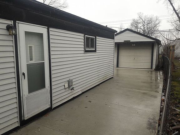 2nd image of 23353 Davey Ave