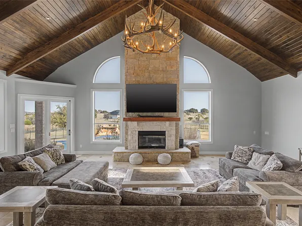 113 Club House Dr, Weatherford, TX 76087