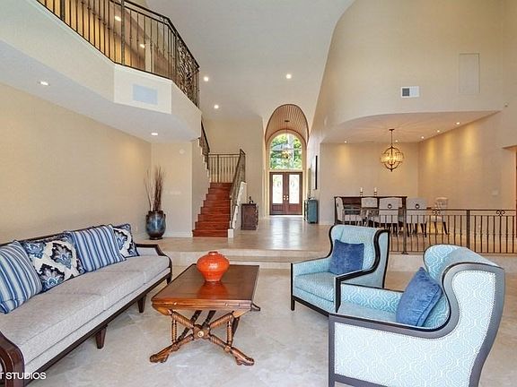 03_4130NE23rdAve_165_LivingRoom_LowRes