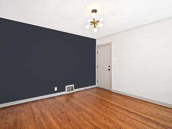 3rd image of 4915 Pernod Ave #1W-818