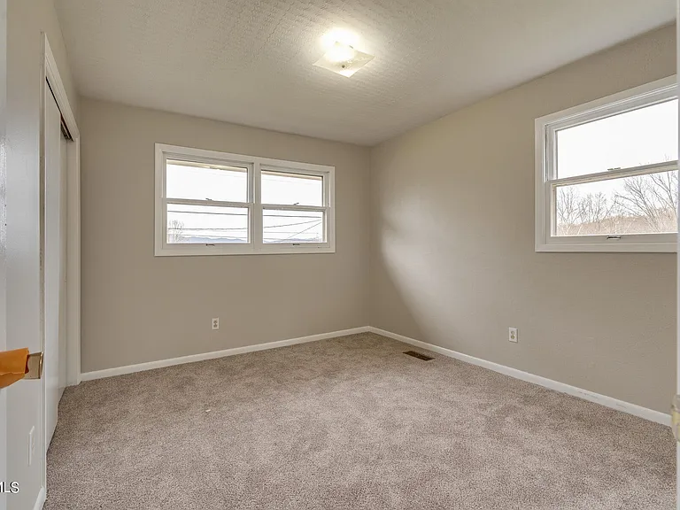 4637 Woodcliff Dr — Photo 12