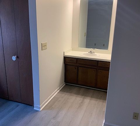 5th image of 440 Westwood Dr #1