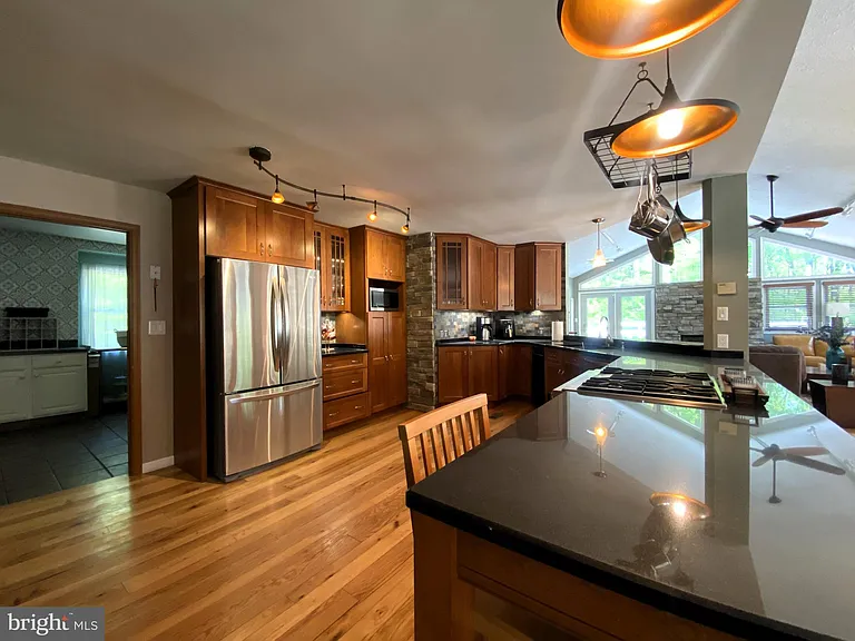 1251 Hinton Dr — Photo 13