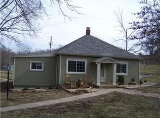 3127 Round Prairie Rd, Oak Grove, MO 64075