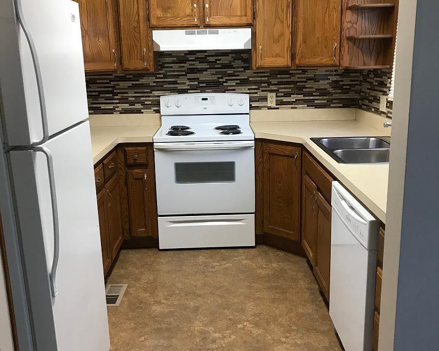 Kitchen with new back splash