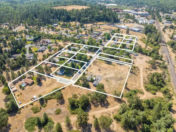 387 Tavis Dr, Merlin, OR 97532